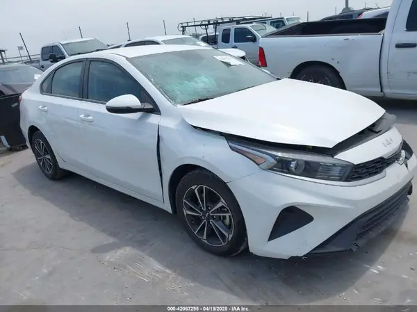 3KPF24AD8RE728019 2024 KIA FORTE - Image 1