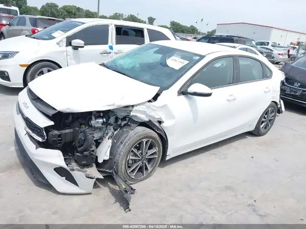 3KPF24AD8RE728019 2024 KIA FORTE - Image 2