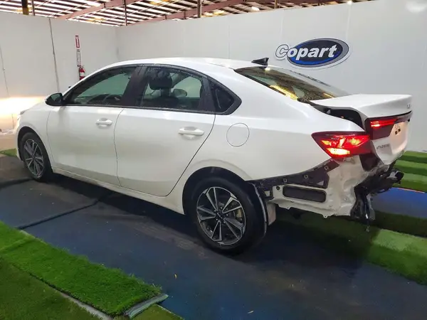 3KPF24AD8RE732085 2024 KIA FORTE - Image 2