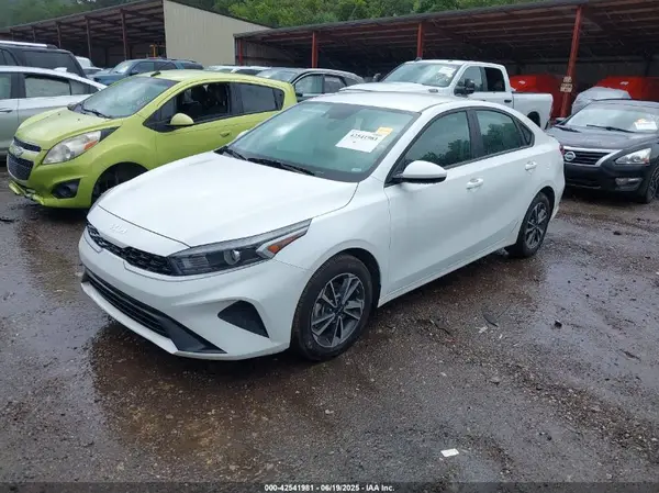 3KPF24AD8RE732877 2024 KIA FORTE - Image 2