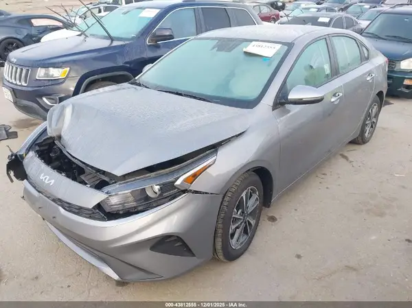 3KPF24AD8RE733642 2024 KIA FORTE - Image 2