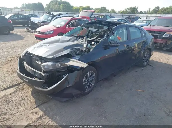 3KPF24AD8RE737156 2024 KIA FORTE - Image 2
