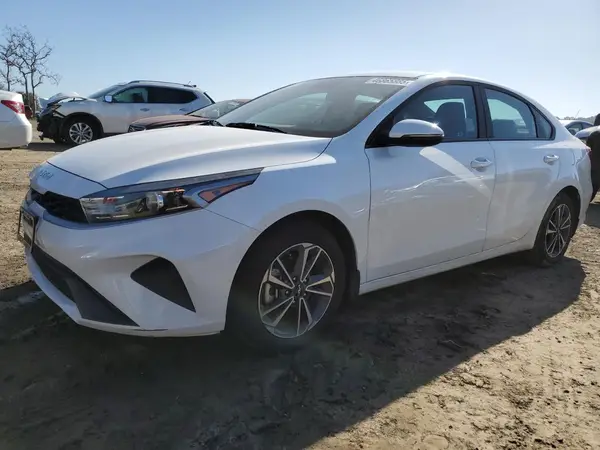3KPF24AD8RE738226 2024 KIA FORTE - Image 1
