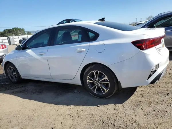 3KPF24AD8RE738226 2024 KIA FORTE - Image 2