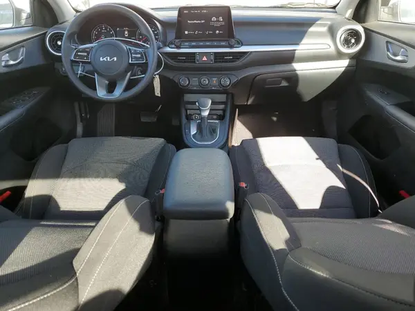 3KPF24AD8RE738226 2024 KIA FORTE - Image 8