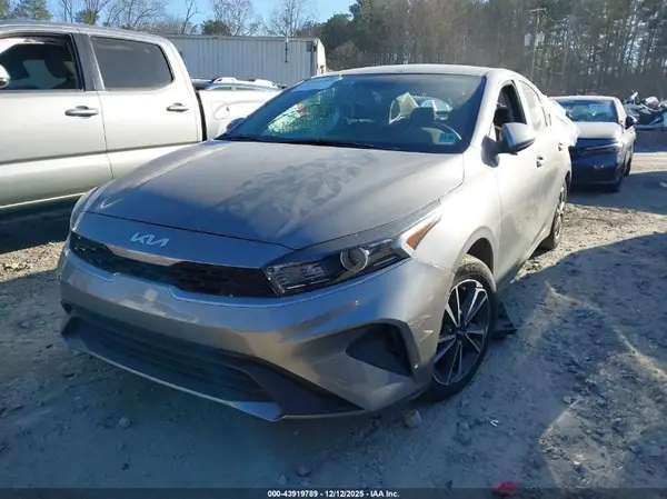 3KPF24AD8RE738310 2024 KIA FORTE - Image 2