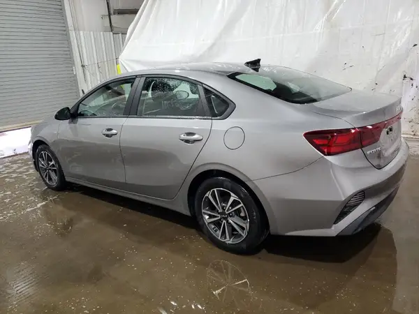 3KPF24AD8RE738484 2024 KIA FORTE - Image 2
