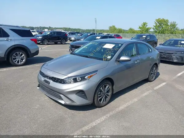 3KPF24AD8RE738503 2024 KIA FORTE - Image 2