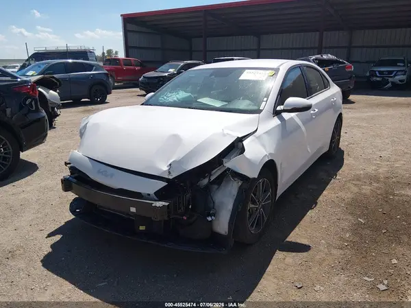 3KPF24AD8RE739134 2024 KIA FORTE - Image 2