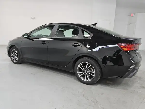 3KPF24AD8RE739229 2024 KIA FORTE - Image 2