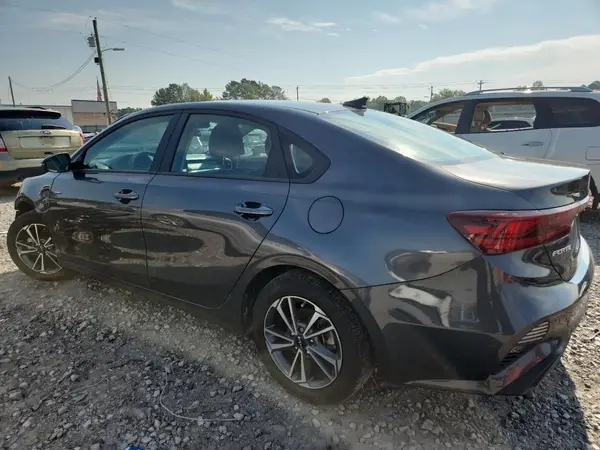 3KPF24AD8RE742275 2024 KIA FORTE - Image 2