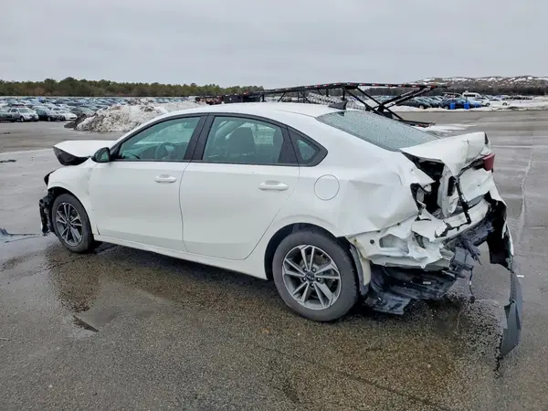 3KPF24AD8RE746164 2024 KIA FORTE - Image 2