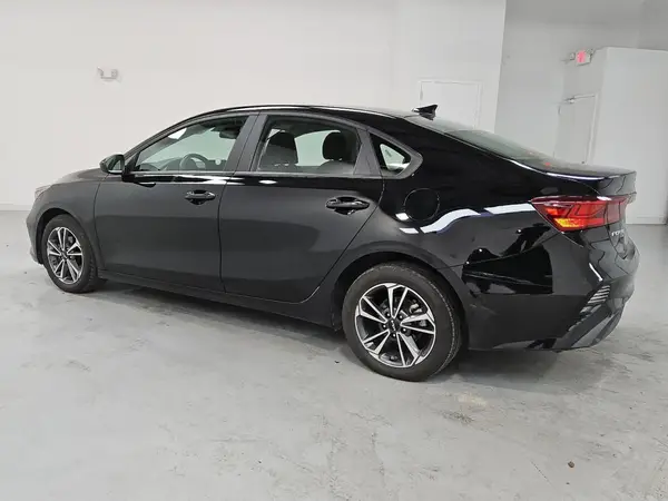3KPF24AD8RE746827 2024 KIA FORTE - Image 2
