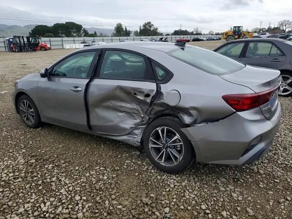3KPF24AD8RE747296 2024 KIA FORTE - Image 2