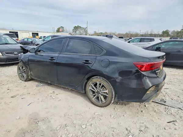3KPF24AD8RE748996 2024 KIA FORTE - Image 2