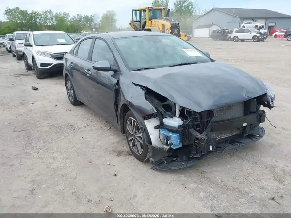 3KPF24AD8RE754569 2024 KIA FORTE - Image 1
