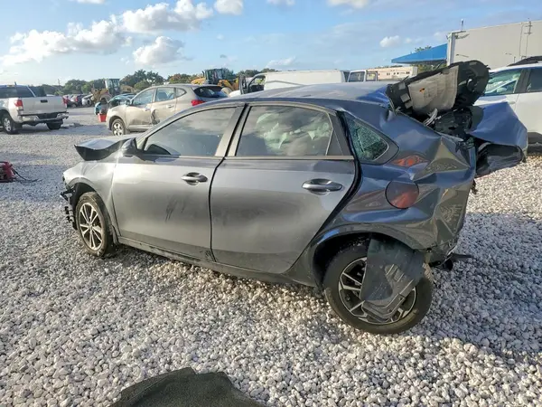 3KPF24AD8RE758881 2024 KIA FORTE - Image 2