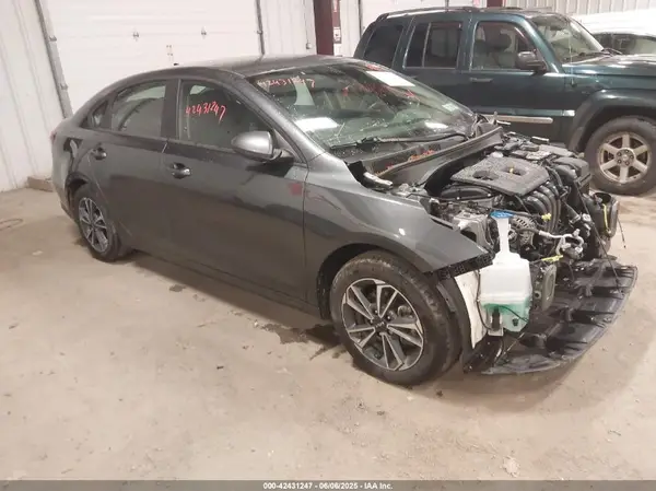 3KPF24AD8RE760114 2024 KIA FORTE - Image 1