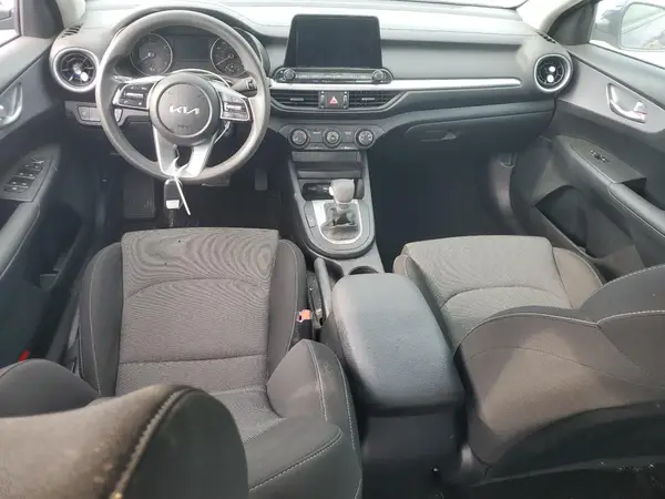 3KPF24AD8RE761795 2024 KIA FORTE - Image 8