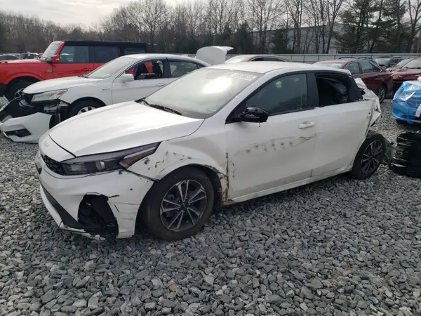 3KPF24AD8RE761845 2024 KIA FORTE - Image 1