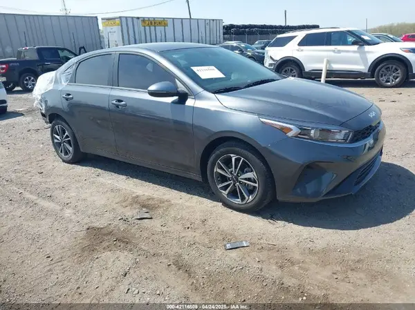 3KPF24AD8RE762302 2024 KIA FORTE - Image 1