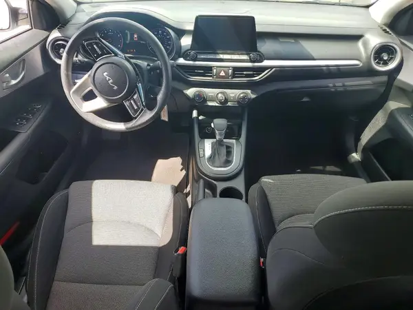 3KPF24AD8RE762915 2024 KIA FORTE - Image 8