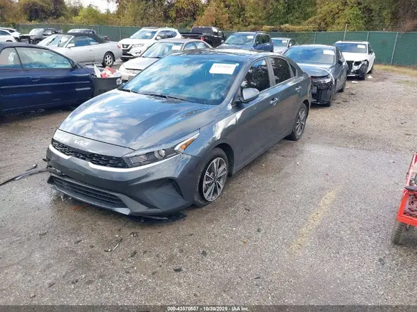 3KPF24AD8RE763854 2024 KIA FORTE - Image 2