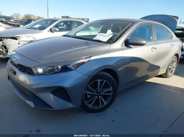 3KPF24AD8RE764034 2024 KIA FORTE - Image 2