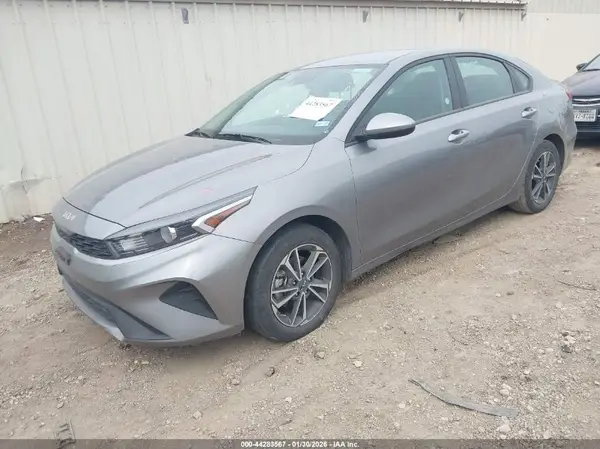 3KPF24AD8RE764471 2024 KIA FORTE - Image 2