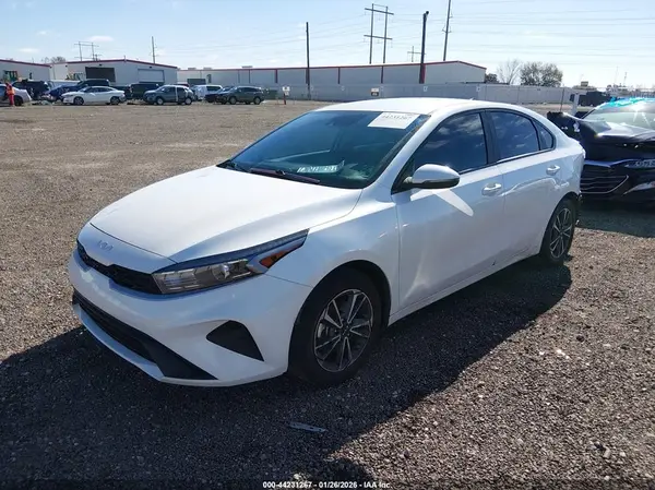 3KPF24AD8RE767094 2024 KIA FORTE - Image 2