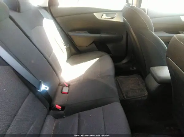 3KPF24AD8RE768200 2024 KIA FORTE - Image 8