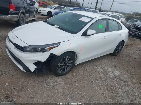 3KPF24AD8RE769153 2024 KIA FORTE - Image 2