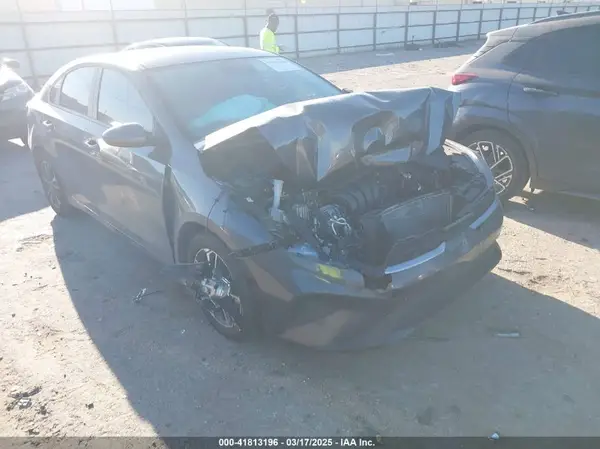 3KPF24AD8RE770626 2024 KIA FORTE - Image 1