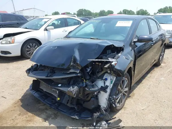3KPF24AD8RE771047 2024 KIA FORTE - Image 2