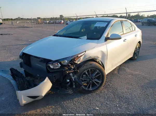 3KPF24AD8RE771260 2024 KIA FORTE - Image 2