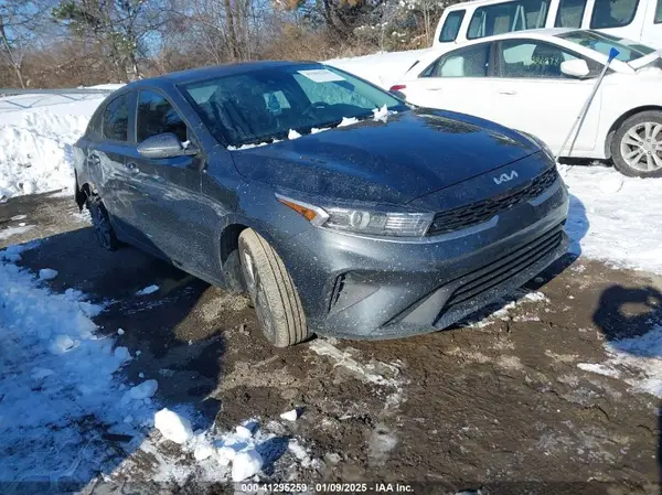 3KPF24AD8RE773123 2024 KIA FORTE - Image 1