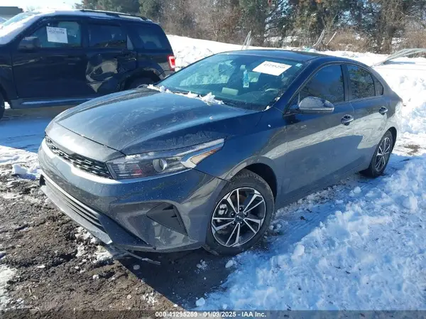 3KPF24AD8RE773123 2024 KIA FORTE - Image 2