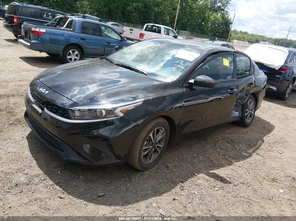 3KPF24AD8RE773638 2024 KIA FORTE - Image 2