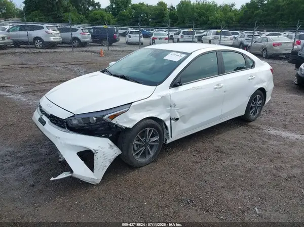 3KPF24AD8RE774689 2024 KIA FORTE - Image 2