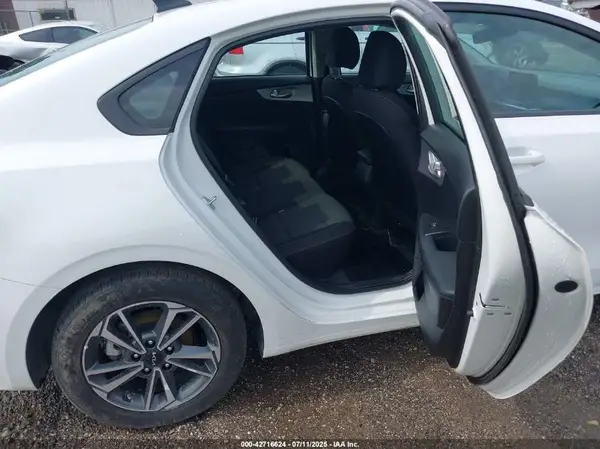 3KPF24AD8RE774689 2024 KIA FORTE - Image 8