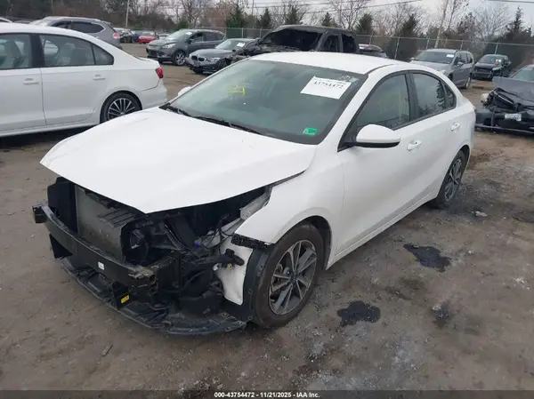 3KPF24AD8RE775180 2024 KIA FORTE - Image 2