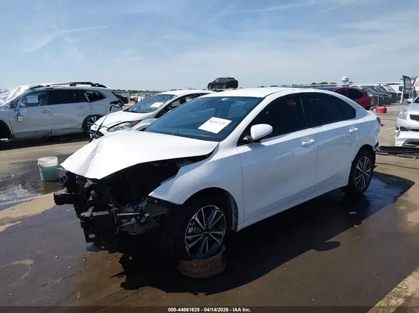 3KPF24AD8RE776104 2024 KIA FORTE - Image 2
