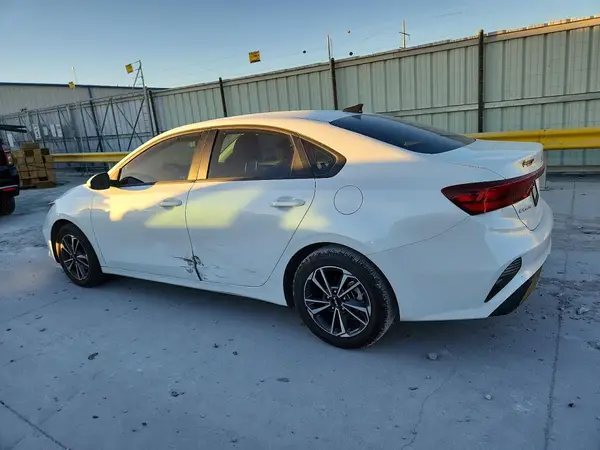 3KPF24AD8RE776829 2024 KIA FORTE - Image 2