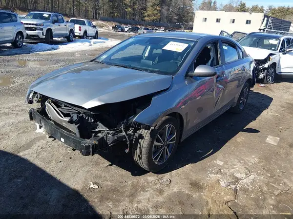 3KPF24AD8RE779990 2024 KIA FORTE - Image 2