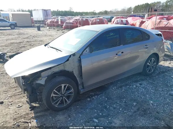3KPF24AD8RE780167 2024 KIA FORTE - Image 2