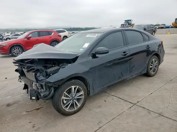 3KPF24AD8RE781044 2024 KIA FORTE - Image 1
