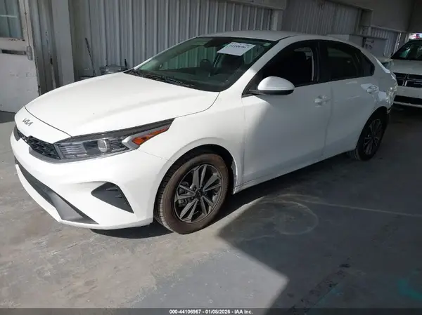 3KPF24AD8RE781755 2024 KIA FORTE - Image 2