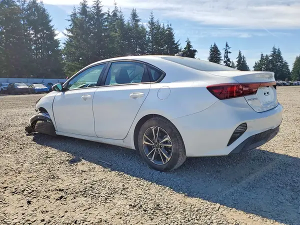 3KPF24AD8RE783151 2024 KIA FORTE - Image 2