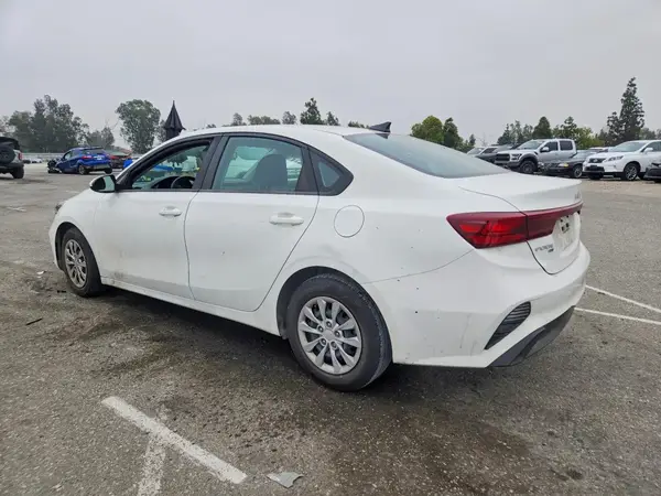 3KPF24AD8RE784848 2024 KIA FORTE - Image 2