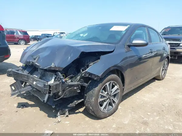 3KPF24AD8RE784901 2024 KIA FORTE - Image 2